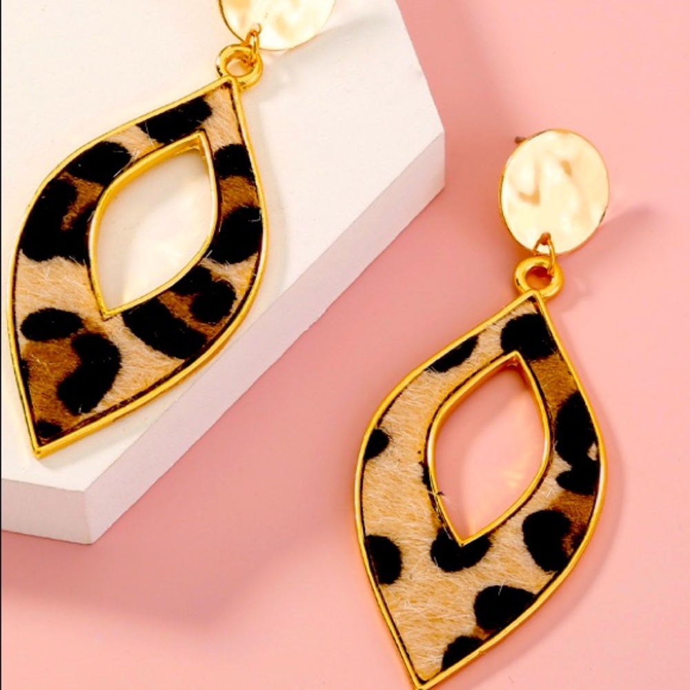 Leopard Dangle Earrings *NWT*